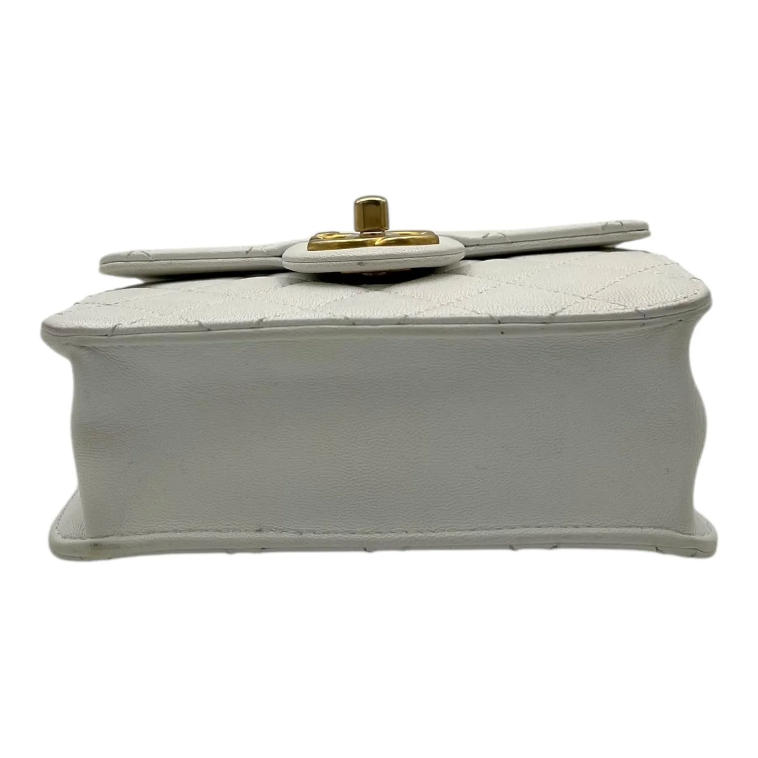 Chic Pearls White Crossbody Bag in Lambskin, Gold hardware