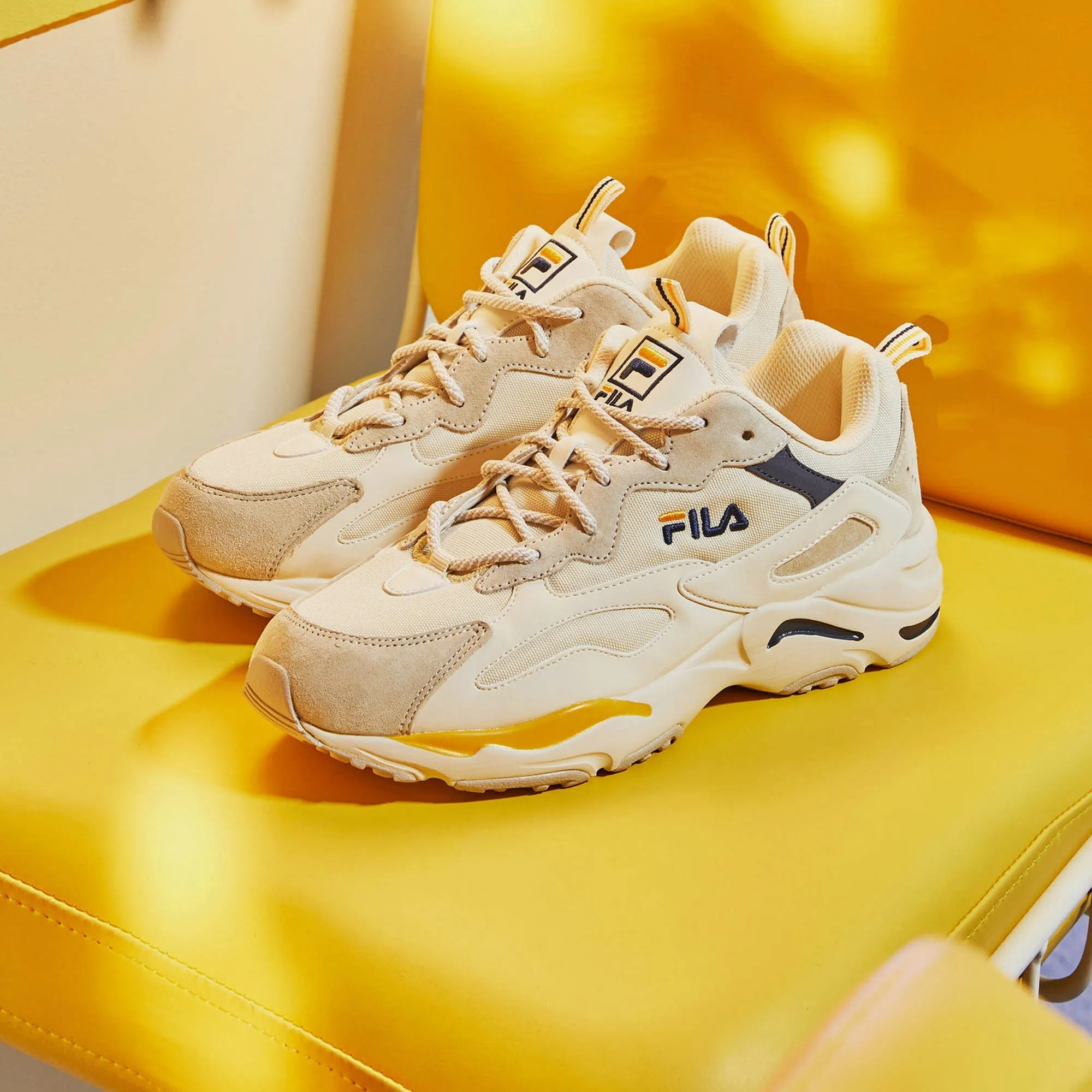 Giày Thời Trang Unisex Fila Ray Tracer - Trắng