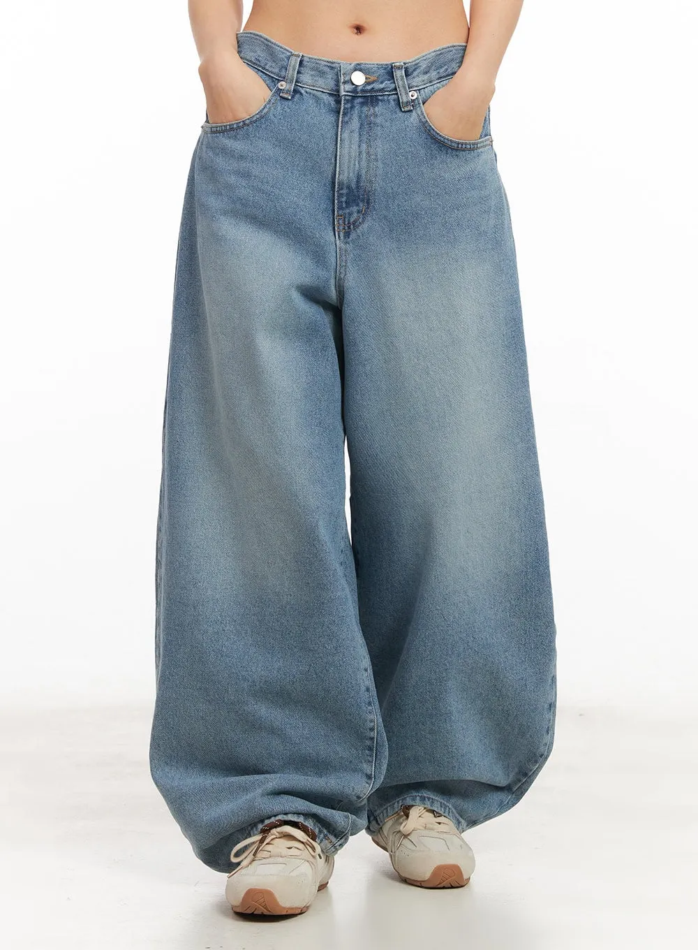 Margaret Wide-Fit Baggy Jeans CM512